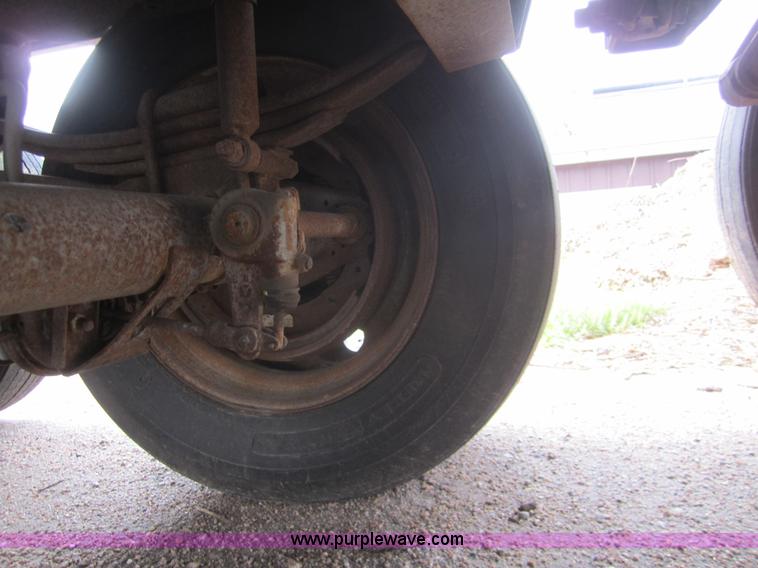 image for item 3136 1995 Cornhusker 800 grain trailer