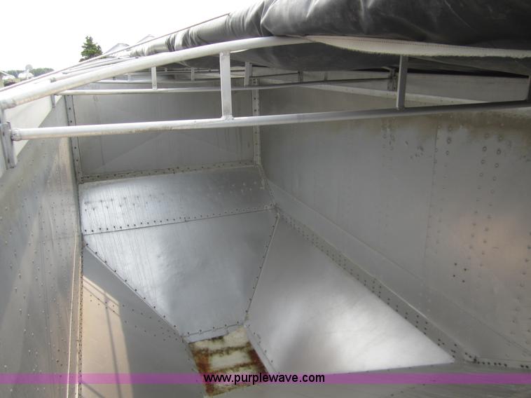 image for item 3136 1995 Cornhusker 800 grain trailer