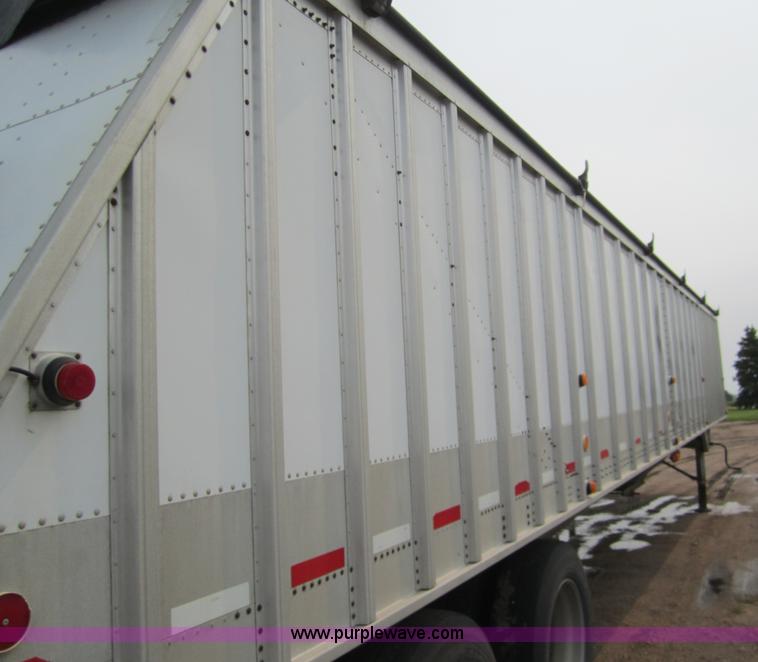 image for item 3136 1995 Cornhusker 800 grain trailer