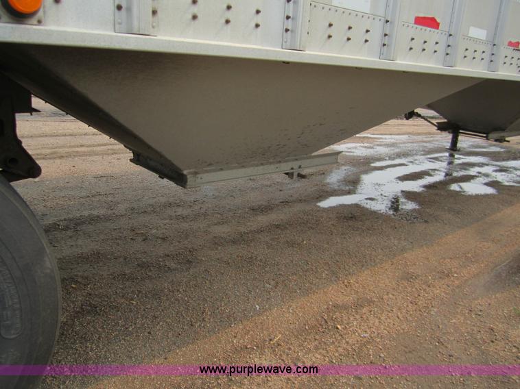 image for item 3136 1995 Cornhusker 800 grain trailer