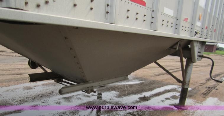 image for item 3136 1995 Cornhusker 800 grain trailer