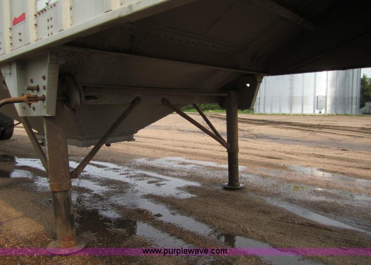 image for item 3136 1995 Cornhusker 800 grain trailer