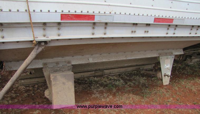 image for item 3475 1986 Wilson 42' aluminum convertible grain trailer