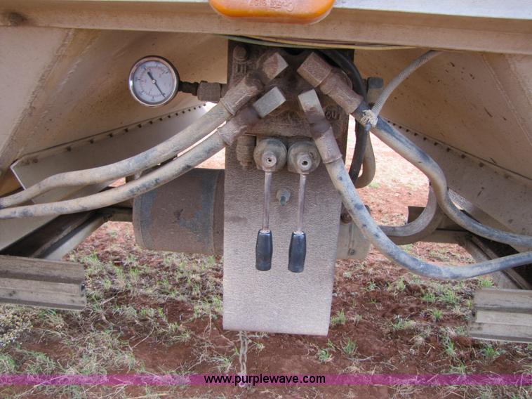 image for item 3475 1986 Wilson 42' aluminum convertible grain trailer