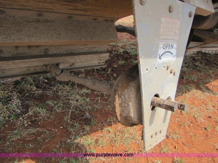 image for item 3475 1986 Wilson 42' aluminum convertible grain trailer