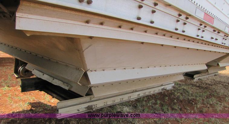 image for item 3475 1986 Wilson 42' aluminum convertible grain trailer