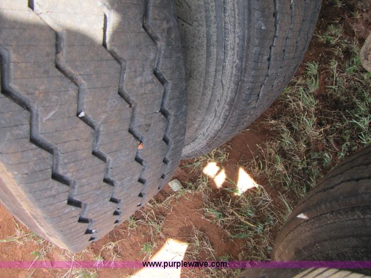 image for item 3475 1986 Wilson 42' aluminum convertible grain trailer