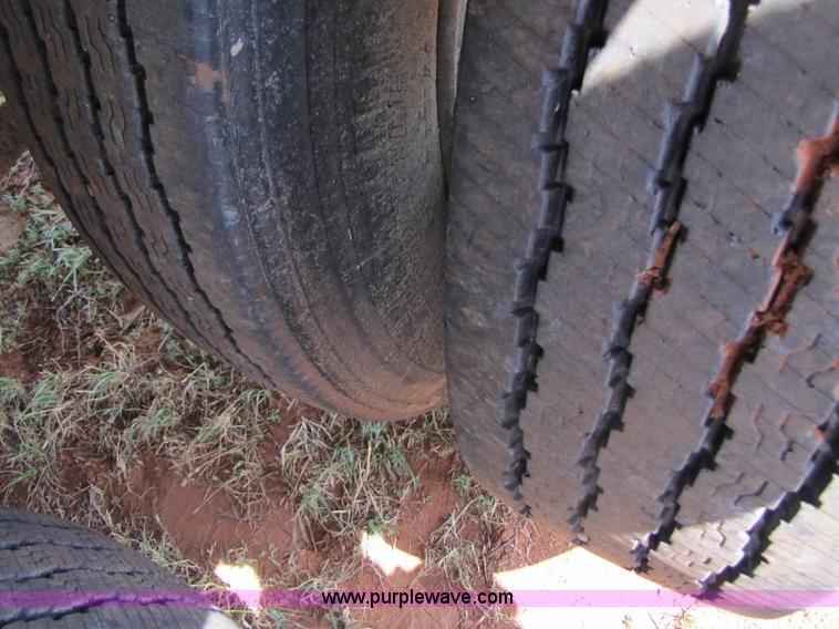 image for item 3475 1986 Wilson 42' aluminum convertible grain trailer