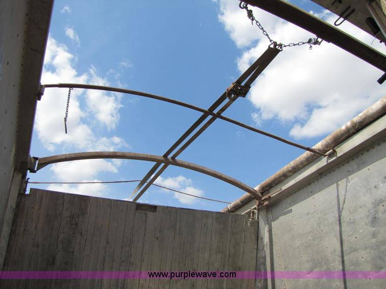 image for item 3475 1986 Wilson 42' aluminum convertible grain trailer