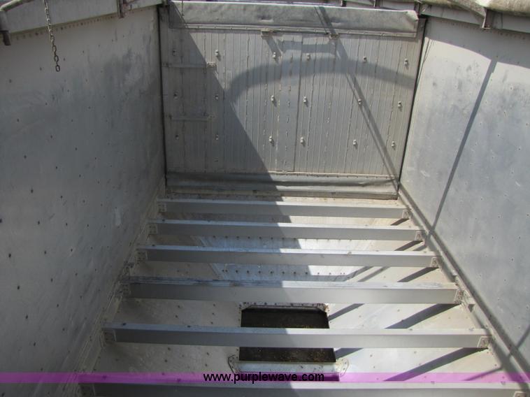 image for item 3475 1986 Wilson 42' aluminum convertible grain trailer