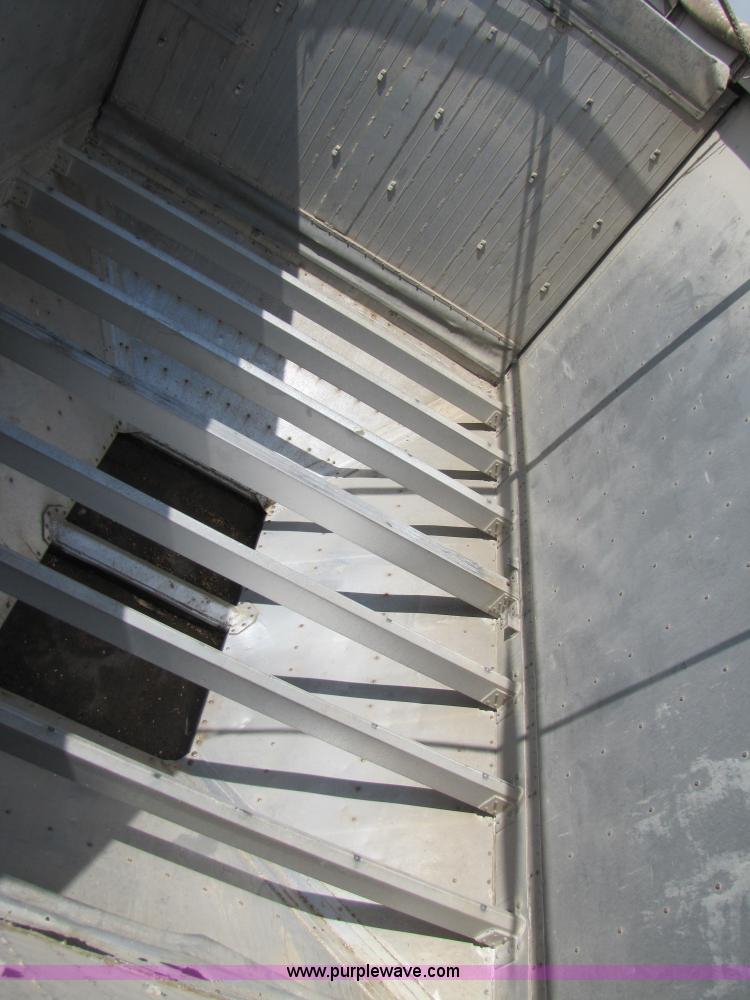 image for item 3475 1986 Wilson 42' aluminum convertible grain trailer