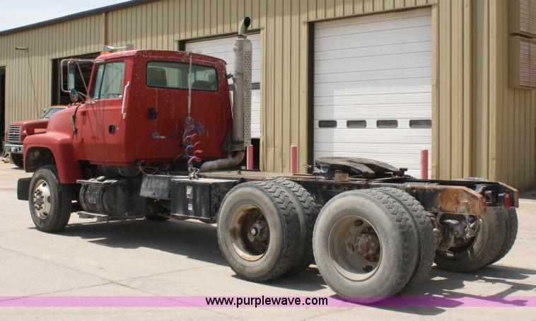 image for item 4987 1997 Ford L9000 semi truck