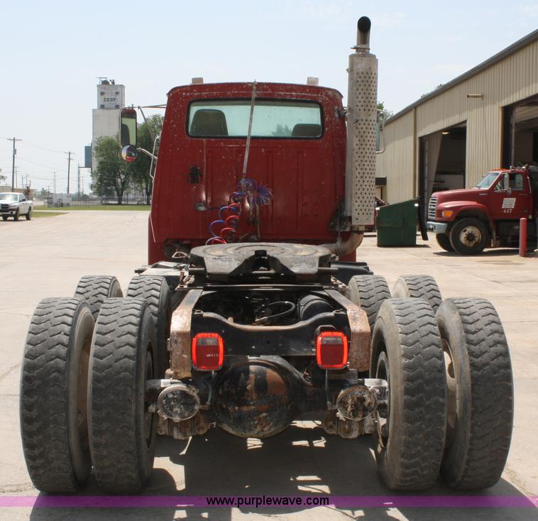 image for item 4987 1997 Ford L9000 semi truck