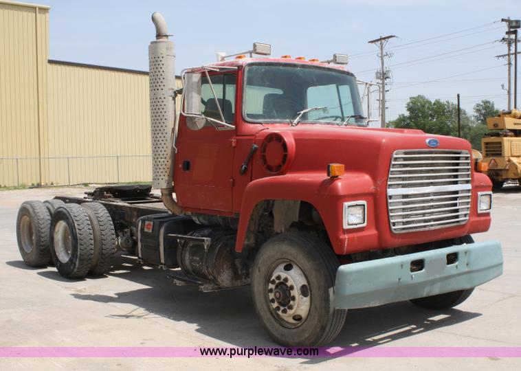 image for item 4987 1997 Ford L9000 semi truck