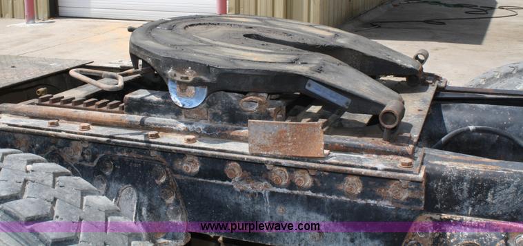 image for item 4987 1997 Ford L9000 semi truck