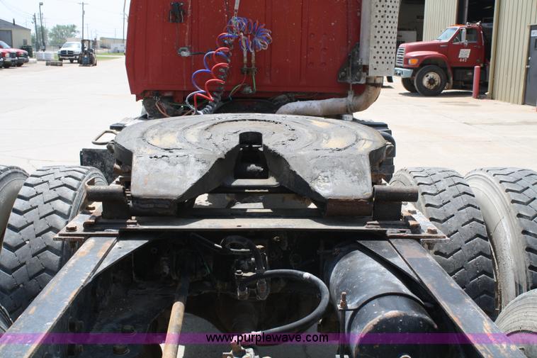 image for item 4987 1997 Ford L9000 semi truck