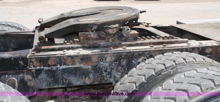 image for item 4987 1997 Ford L9000 semi truck