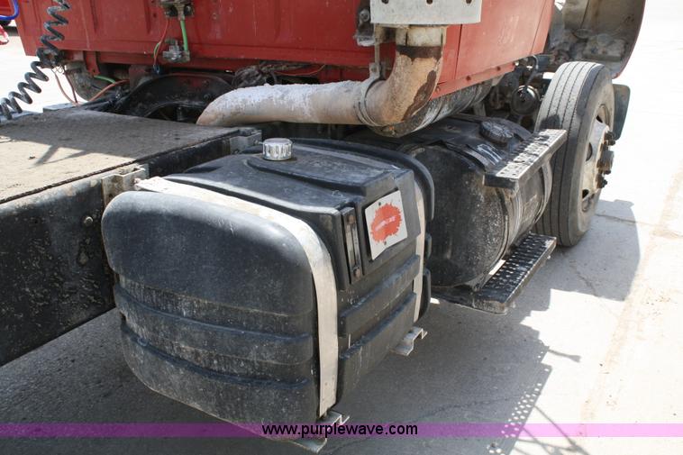 image for item 4987 1997 Ford L9000 semi truck