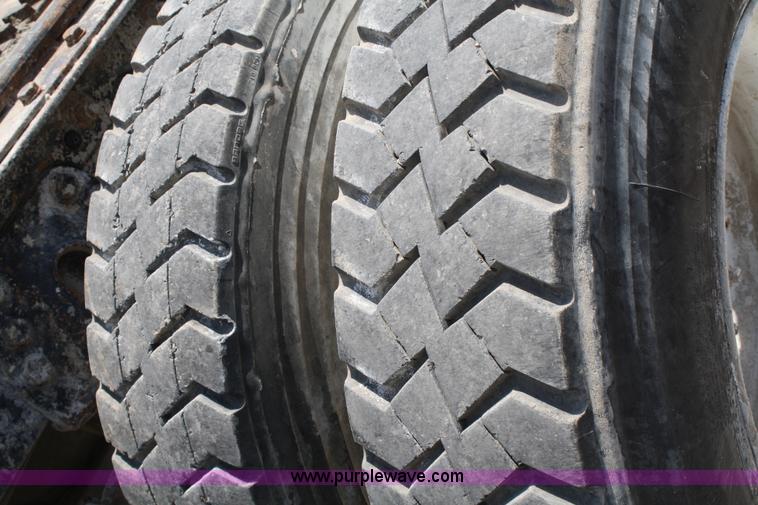 image for item 4987 1997 Ford L9000 semi truck