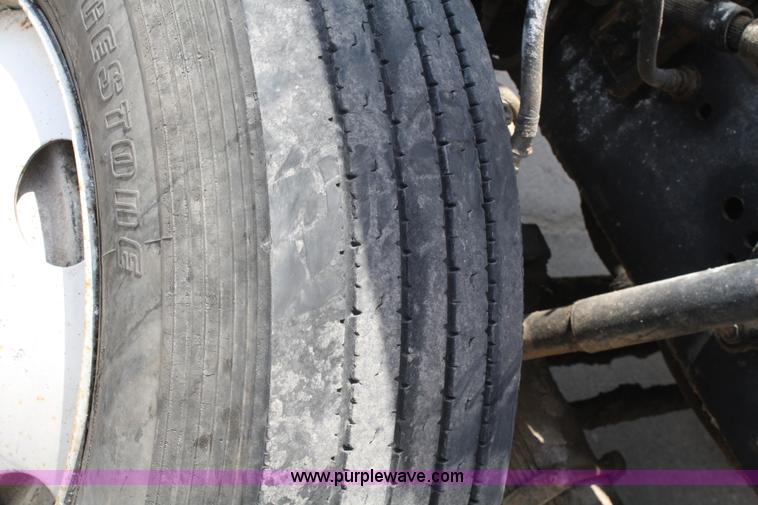 image for item 4987 1997 Ford L9000 semi truck