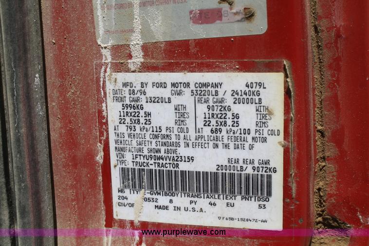 image for item 4987 1997 Ford L9000 semi truck