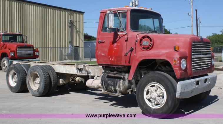 image for item 5035 1984 Ford LT8000 semi cab and chassis