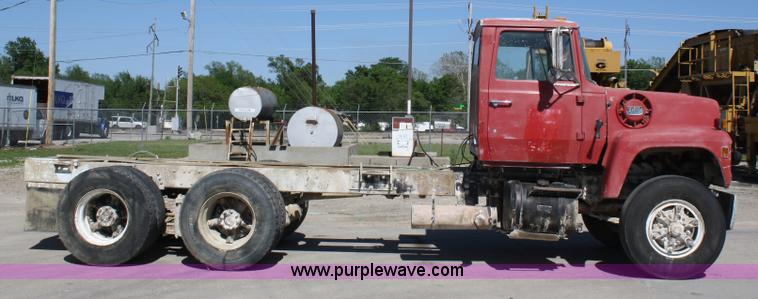 image for item 5035 1984 Ford LT8000 semi cab and chassis