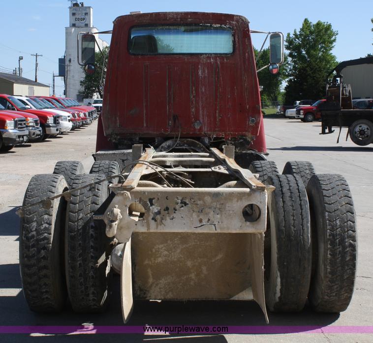 image for item 5035 1984 Ford LT8000 semi cab and chassis