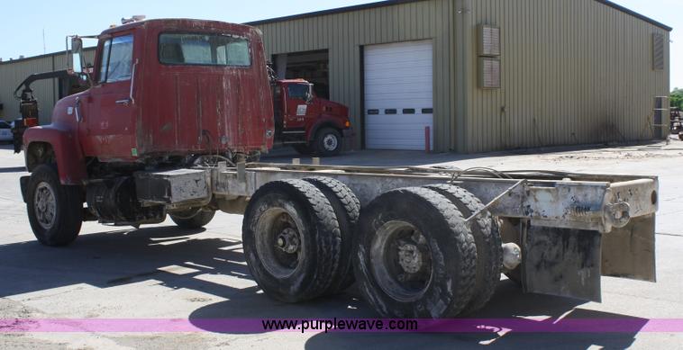 image for item 5035 1984 Ford LT8000 semi cab and chassis