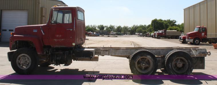 image for item 5035 1984 Ford LT8000 semi cab and chassis