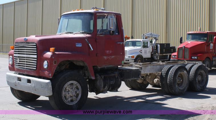 image for item 5035 1984 Ford LT8000 semi cab and chassis