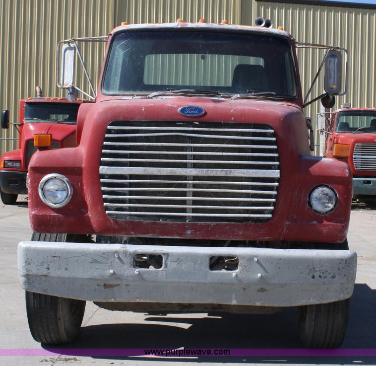 image for item 5035 1984 Ford LT8000 semi cab and chassis