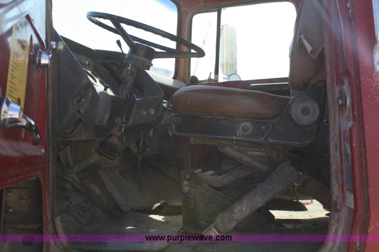 image for item 5035 1984 Ford LT8000 semi cab and chassis