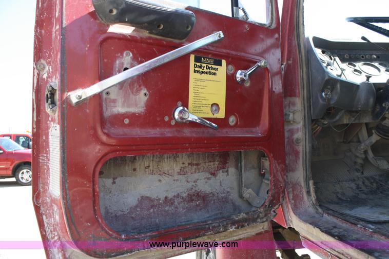 image for item 5035 1984 Ford LT8000 semi cab and chassis