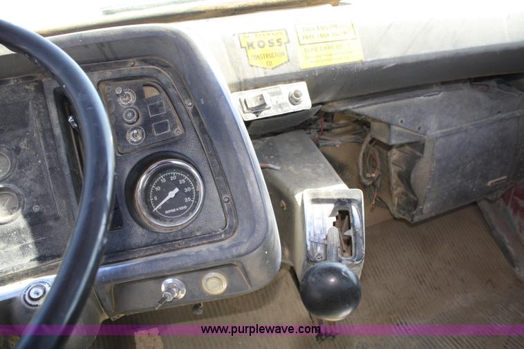 image for item 5035 1984 Ford LT8000 semi cab and chassis