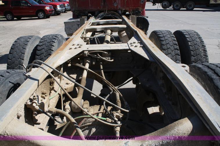 image for item 5035 1984 Ford LT8000 semi cab and chassis