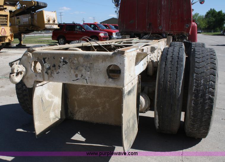 image for item 5035 1984 Ford LT8000 semi cab and chassis