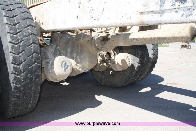 image for item 5035 1984 Ford LT8000 semi cab and chassis