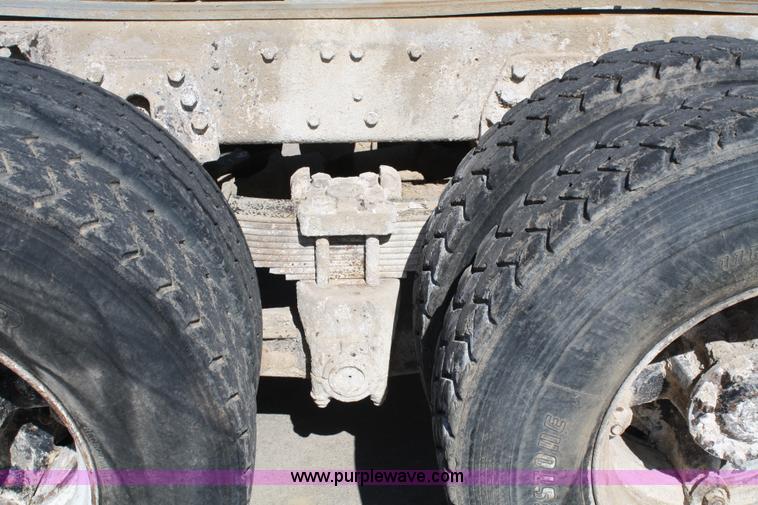 image for item 5035 1984 Ford LT8000 semi cab and chassis