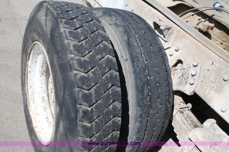 image for item 5035 1984 Ford LT8000 semi cab and chassis