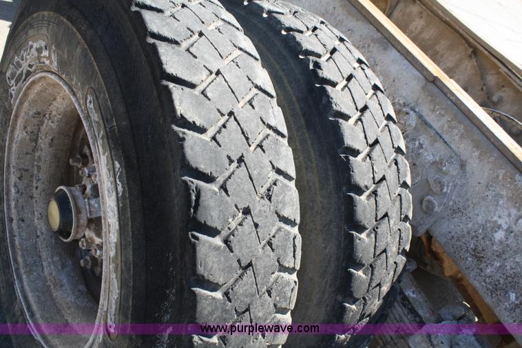 image for item 5035 1984 Ford LT8000 semi cab and chassis