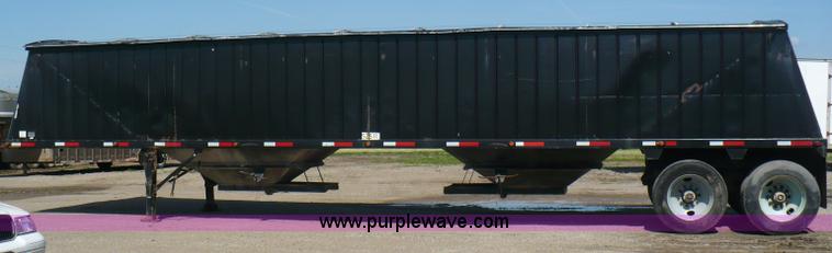 image for item 5887 1989 Brent 42' grain trailer