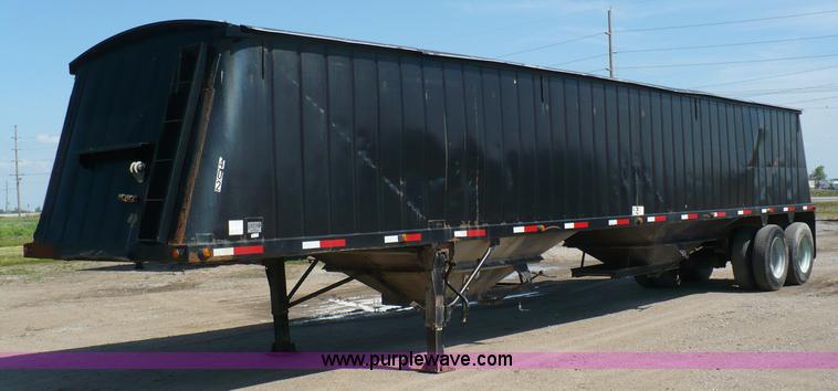 image for item 5887 1989 Brent 42' grain trailer