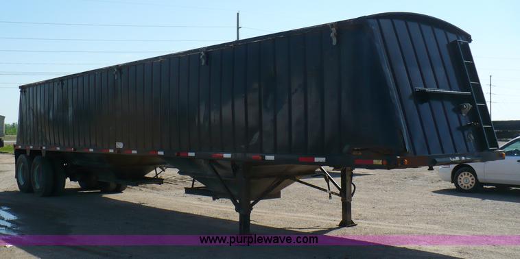 image for item 5887 1989 Brent 42' grain trailer