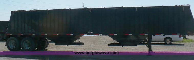 image for item 5887 1989 Brent 42' grain trailer