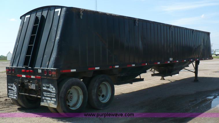 image for item 5887 1989 Brent 42' grain trailer