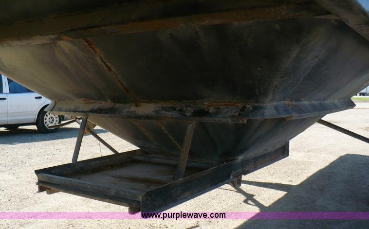 image for item 5887 1989 Brent 42' grain trailer