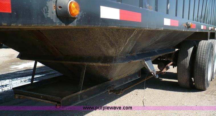 image for item 5887 1989 Brent 42' grain trailer