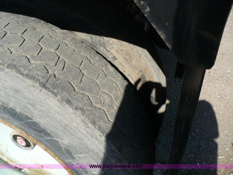 image for item 5887 1989 Brent 42' grain trailer