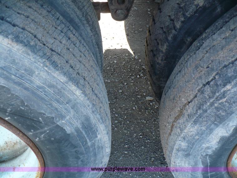 image for item 5887 1989 Brent 42' grain trailer